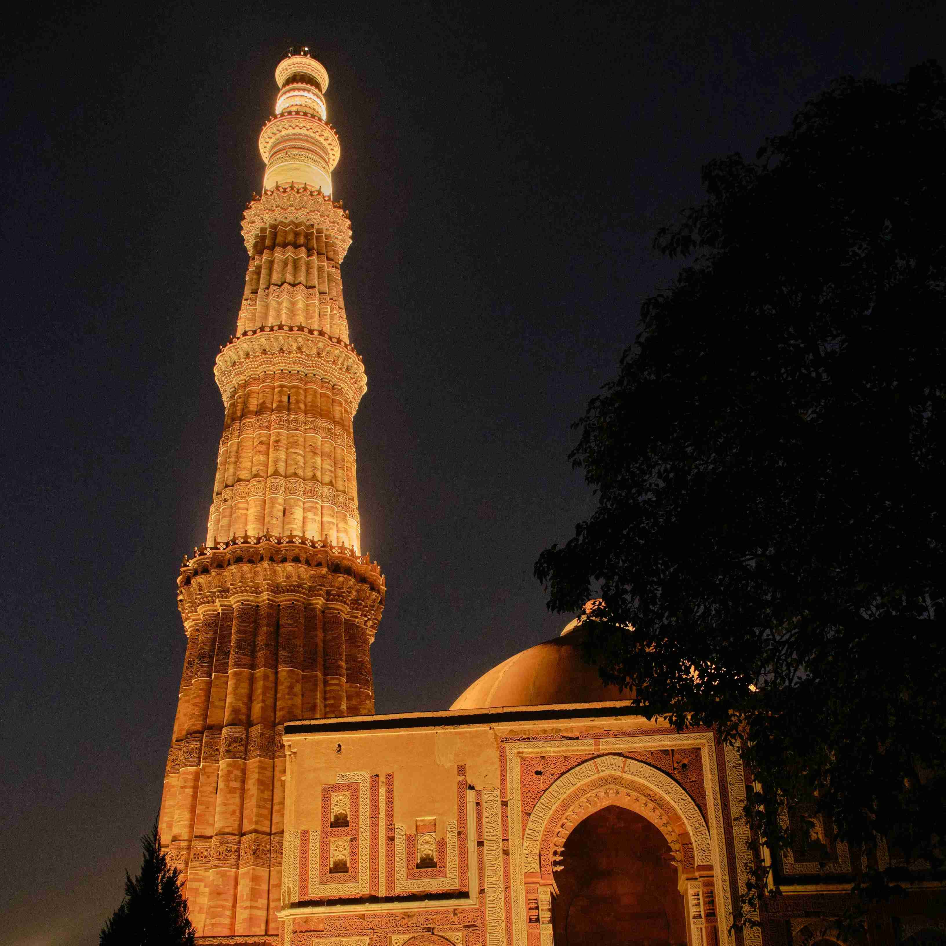 Rising majestically in the heart of Delhi, the Qutub Minar stands as a testament to the grandeur of the 13th century. Commissioned by Qutb-ud-Din Aibak, this towering structure is a symbol of architectural mastery.