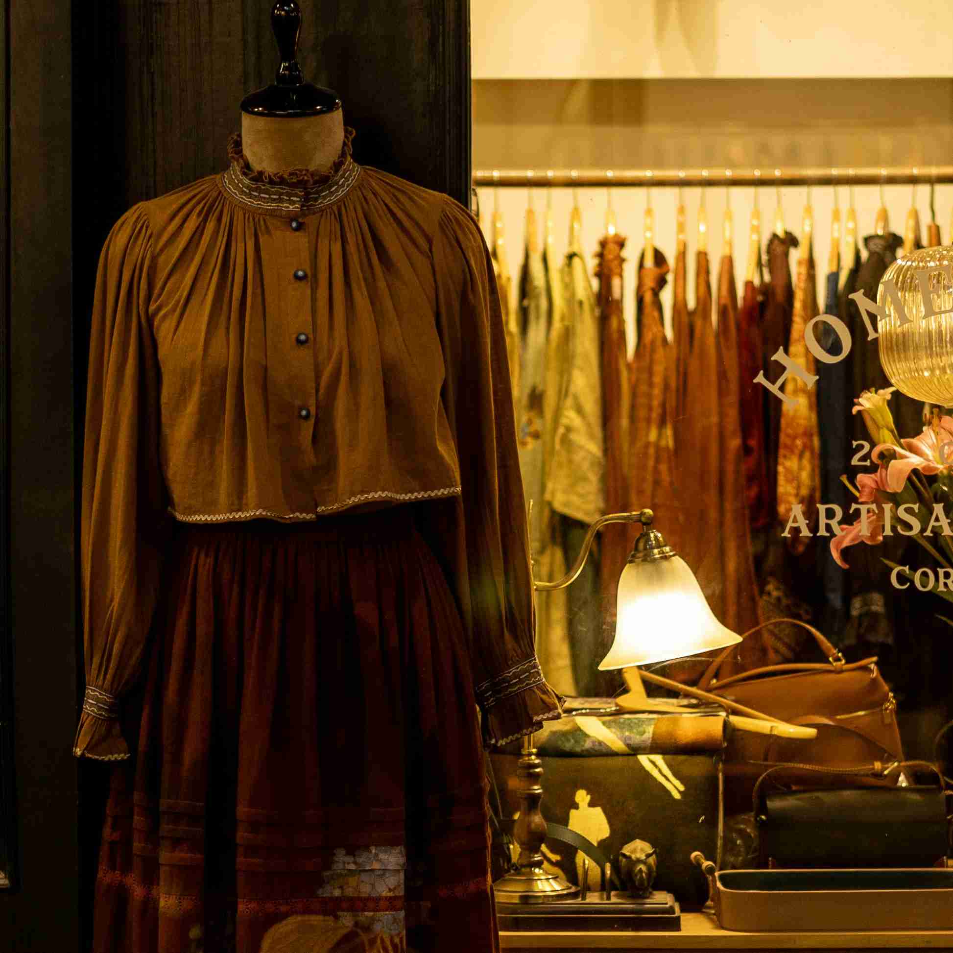 A favourite among locals and visitors alike, Khan Market lies just 5 minutes from the hotel. Known for its high-end boutiques, curated bookshops, and stylish cafés, it offers as mix of shopping, dining, and leisurely charm in the heart of Delhi.